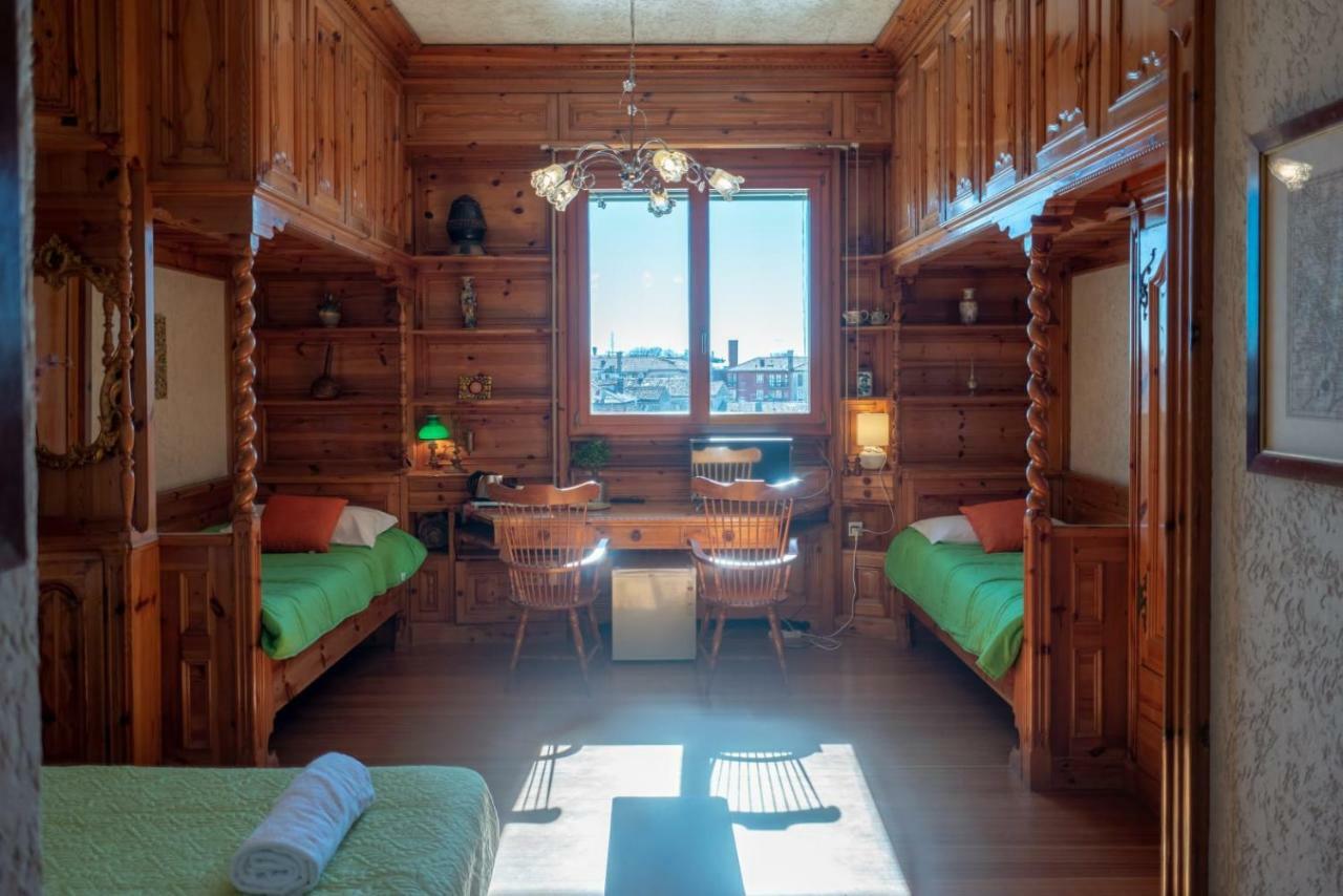 Rousseau'S Apartment Venice Room photo